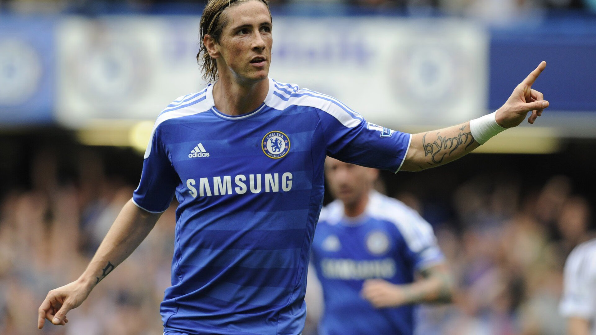 米兰体育平台-摩洛哥青少年马术选手在2024年全国青少年马术锦标赛中表现出色，获得多项荣誉。